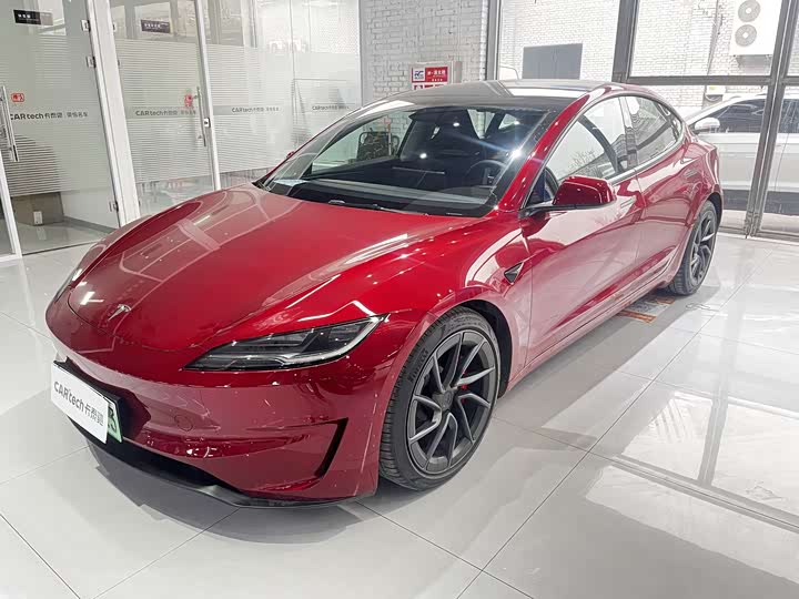 Фото 1 - Tesla Model 3