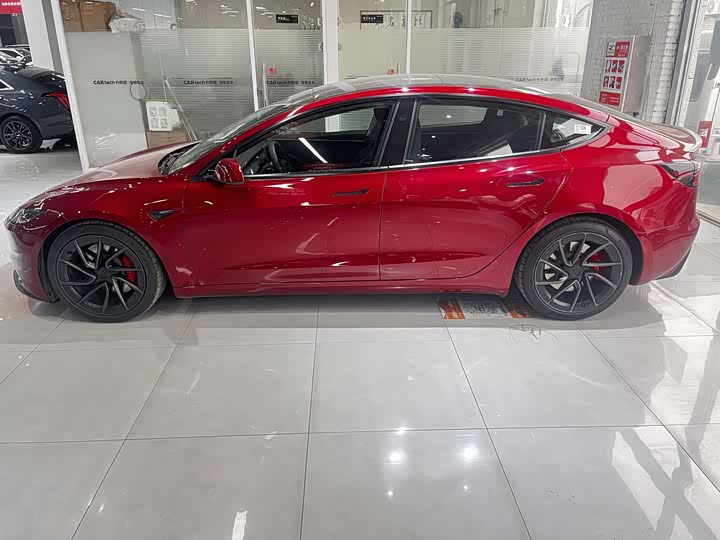 Фото 3 - Tesla Model 3