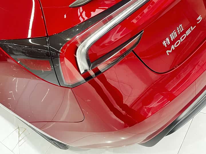 Фото 8 - Tesla Model 3