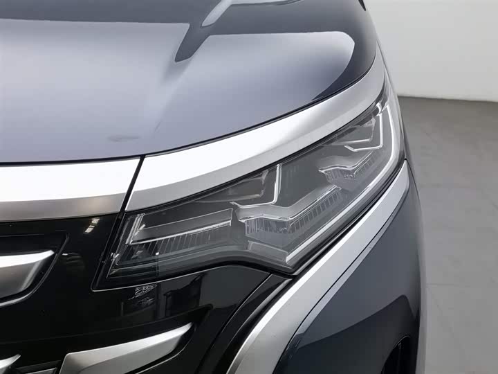 Фото 7 - Denza D9