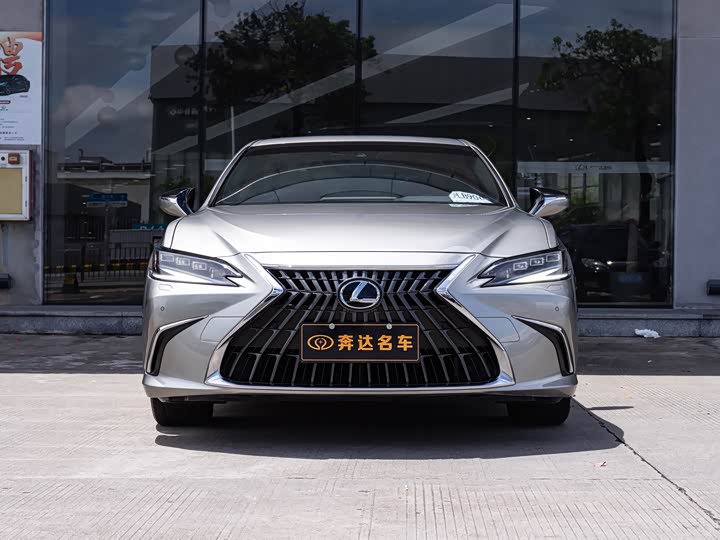 Фото 2 - Lexus ES