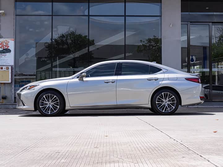 Фото 4 - Lexus ES