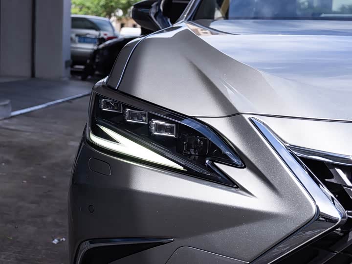 Фото 6 - Lexus ES