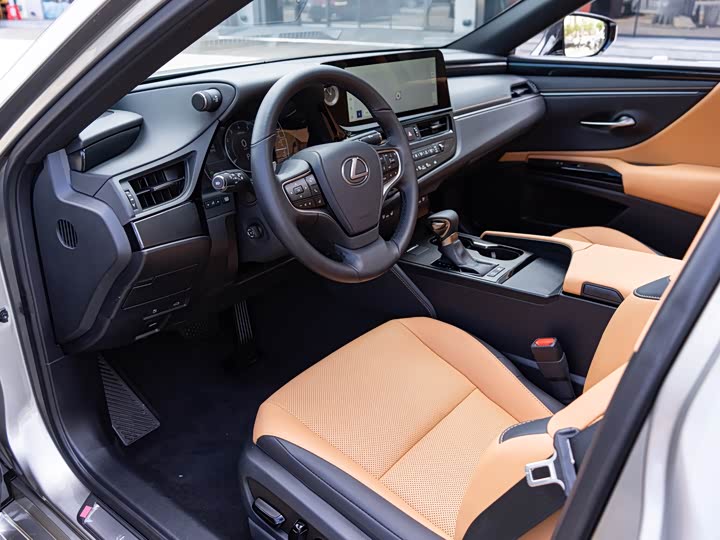 Фото 9 - Lexus ES