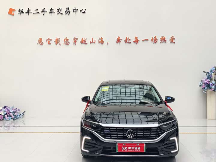 Фото 1 - Volkswagen Passat Hybrid