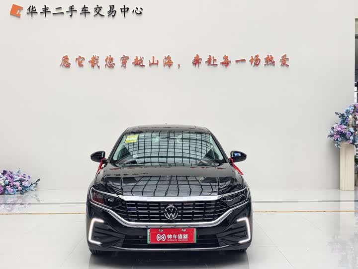 Фото 2 - Volkswagen Passat Hybrid