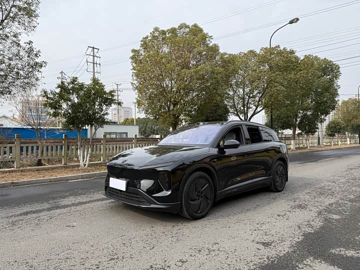 Фото 1 - Nio ES6