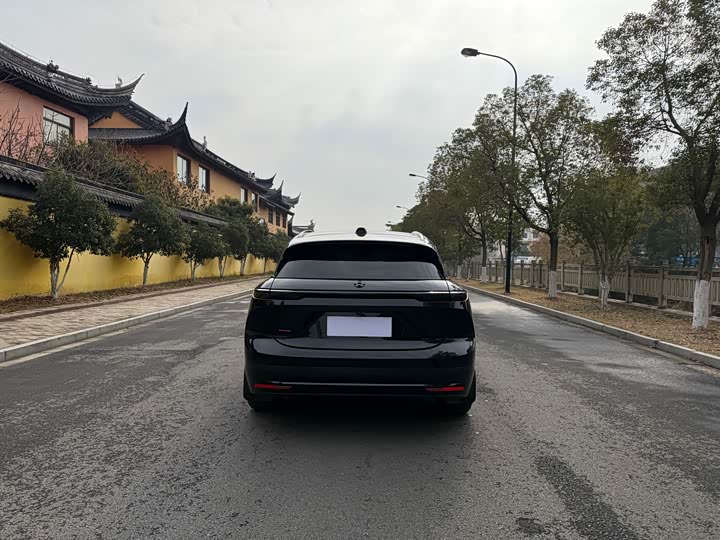 Фото 6 - Nio ES6