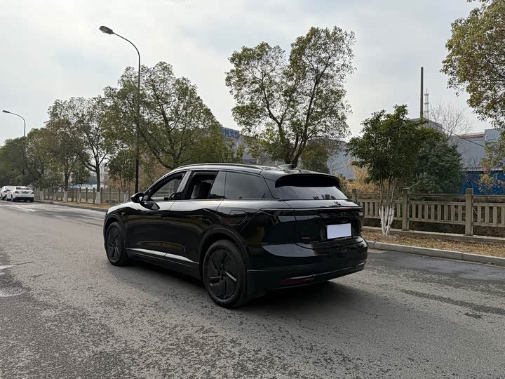 Фото 7 - Nio ES6