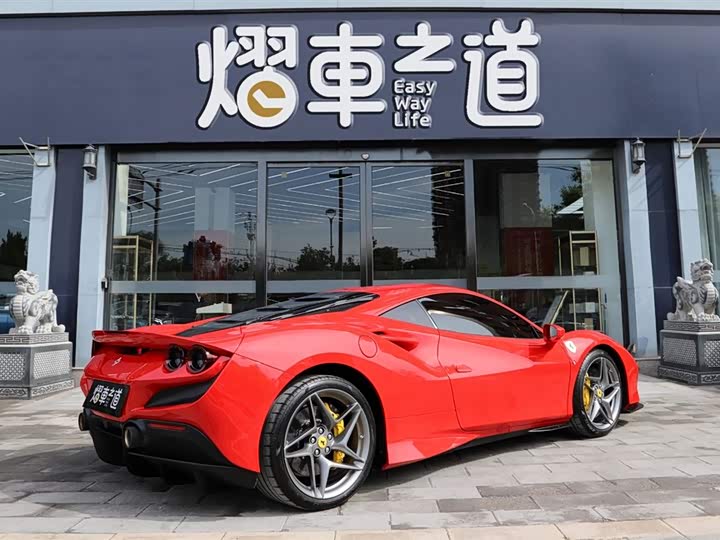 Фото 3 - Ferrari F8