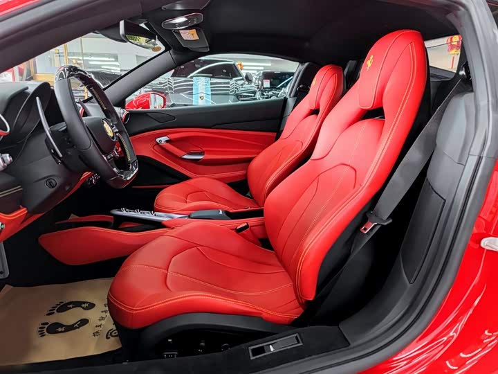 Фото 5 - Ferrari F8