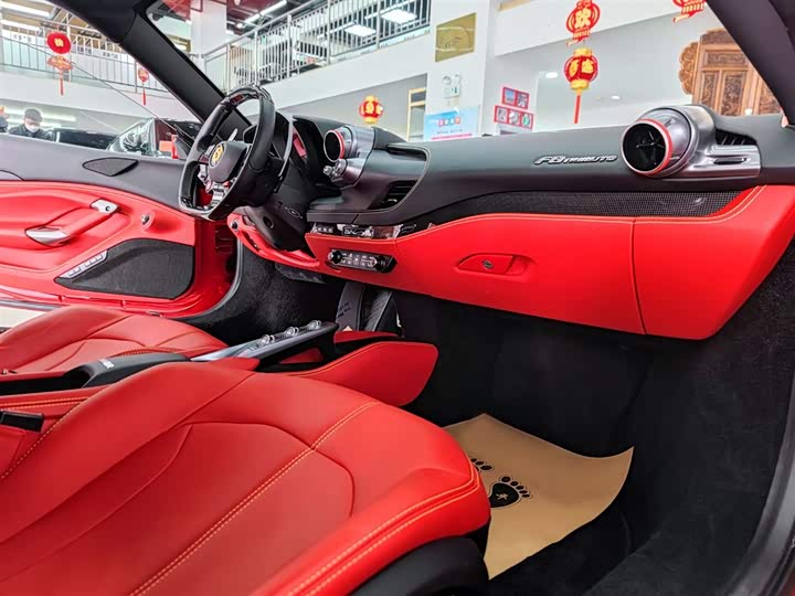 Фото 6 - Ferrari F8