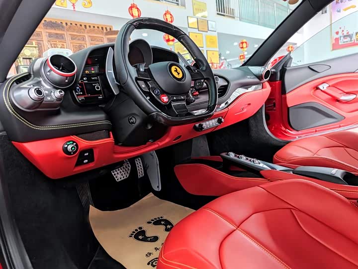 Фото 9 - Ferrari F8