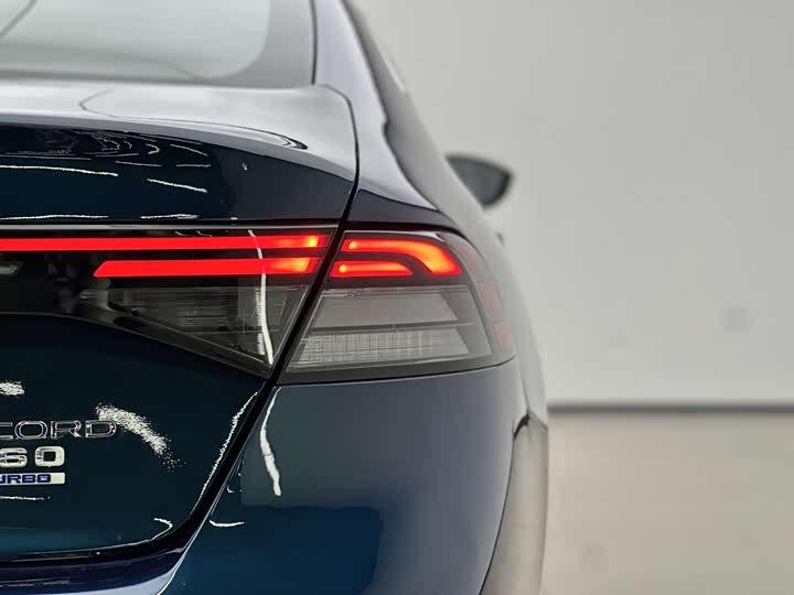 Фото 9 - Honda Accord