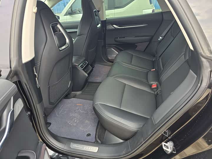 Фото 4 - Zeekr 001