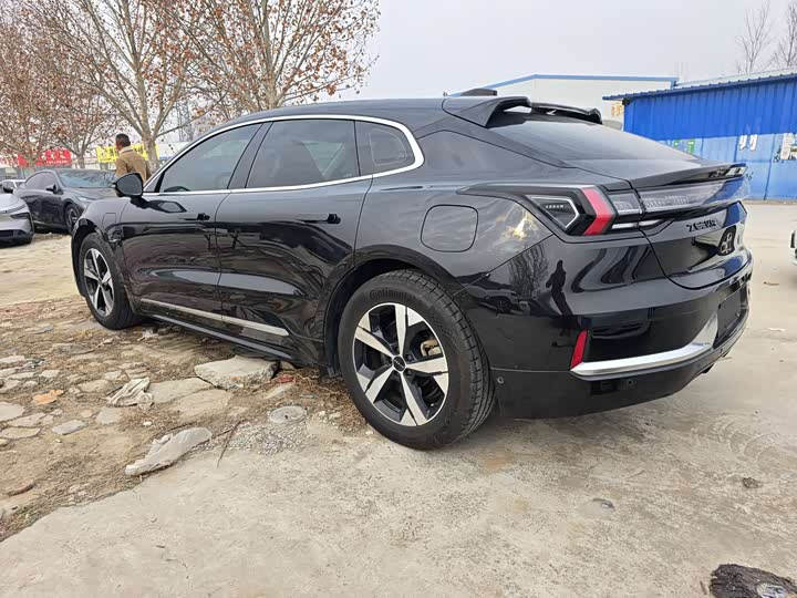 Фото 7 - Zeekr 001