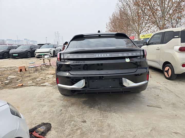 Фото 8 - Zeekr 001