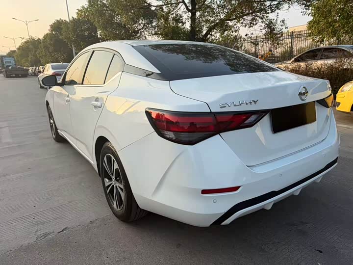 Фото 7 - Nissan Sylphy
