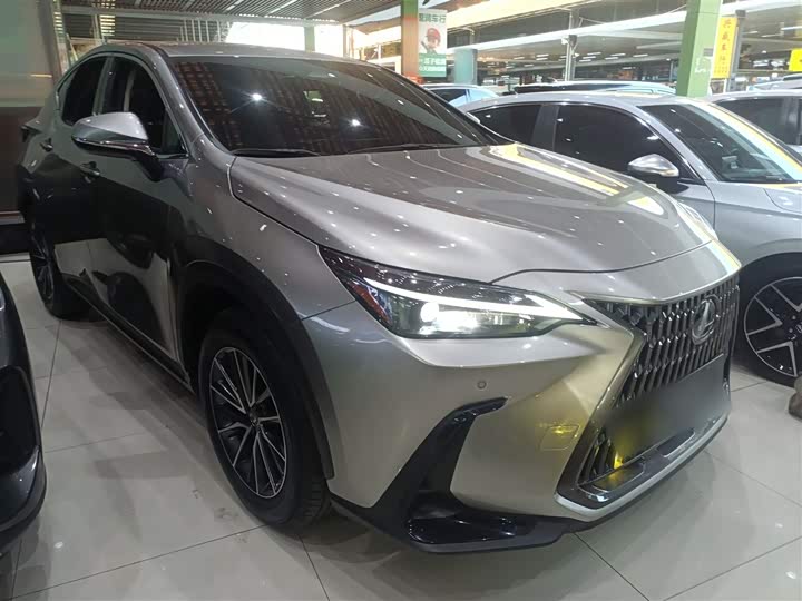 Фото 4 - Lexus NX