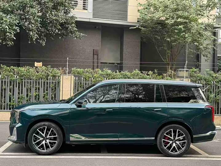 Фото 2 - GAC Trumpchi GS8