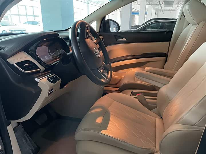 Фото 7 - Buick GL8 ES