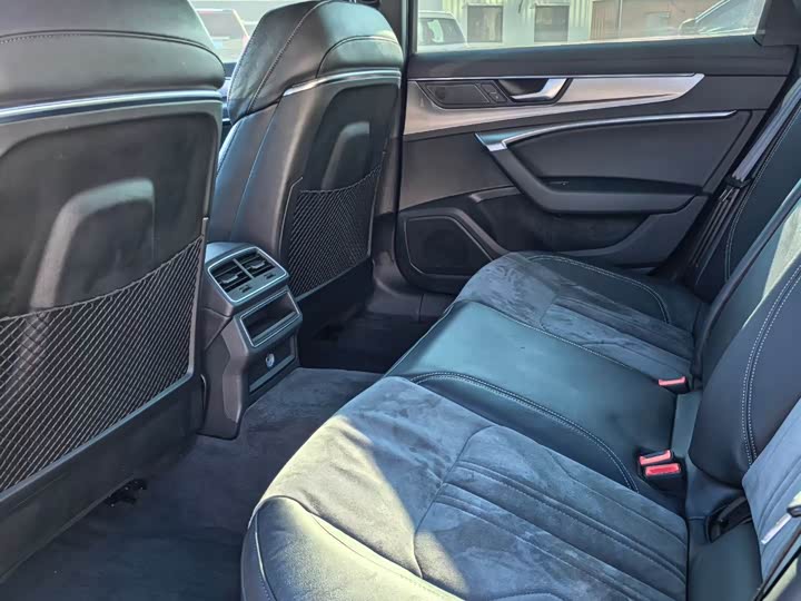 Фото 6 - Audi A6L