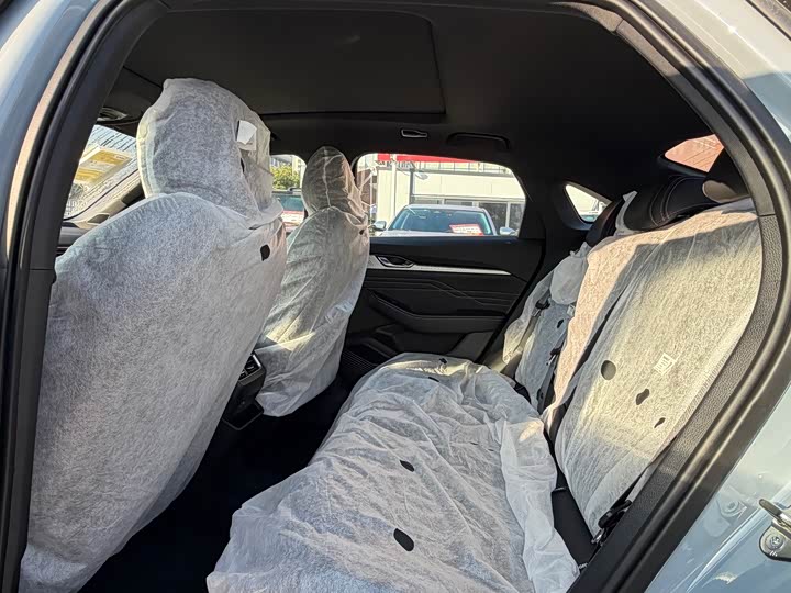 Photo 8 - Geely Preface