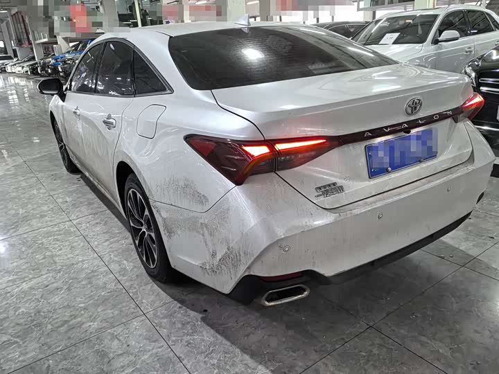 Фото 4 - Toyota Avalon