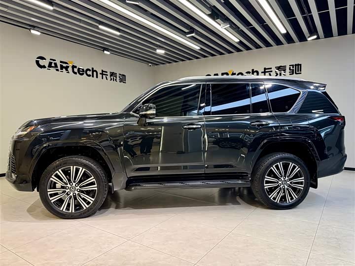 Фото 7 - Lexus LX