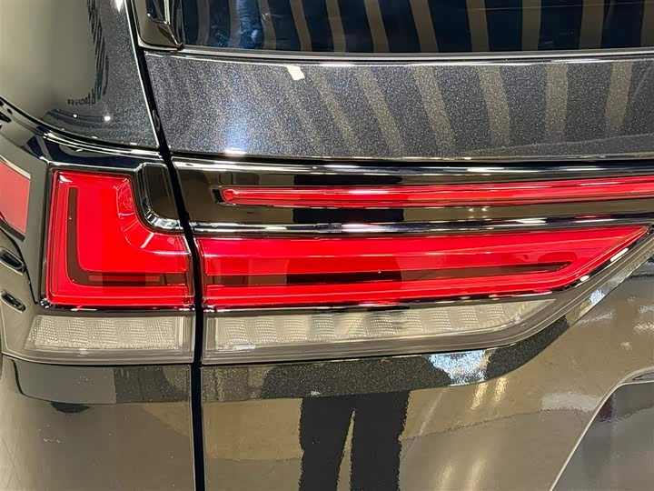 Фото 9 - Lexus LX