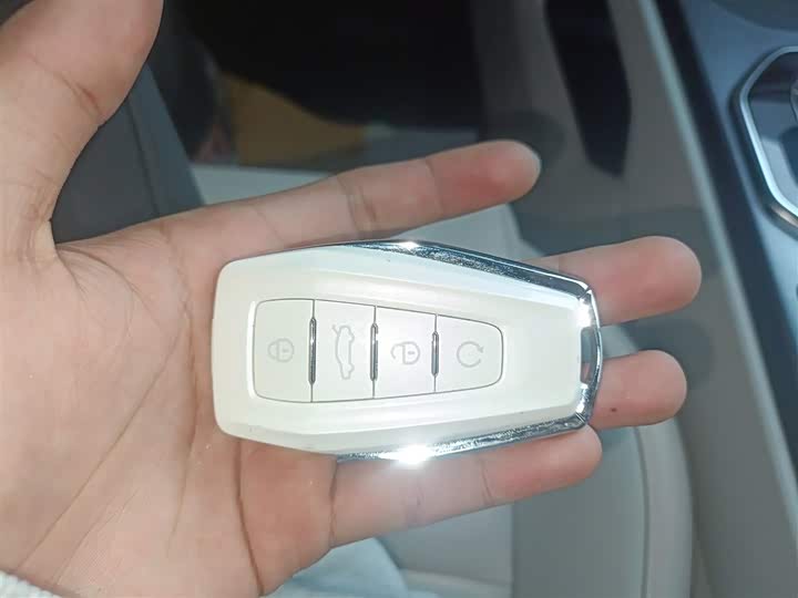 Фото 9 - Geely Icon