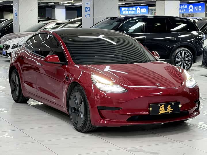 Фото 3 - Tesla Model 3