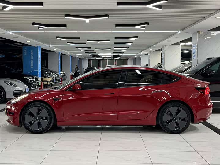 Фото 4 - Tesla Model 3