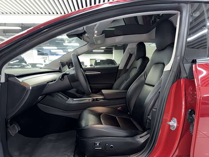 Фото 8 - Tesla Model 3