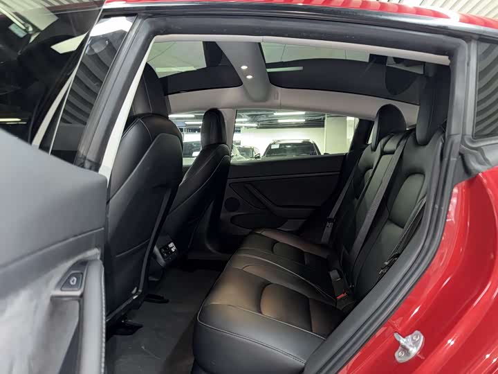 Фото 9 - Tesla Model 3