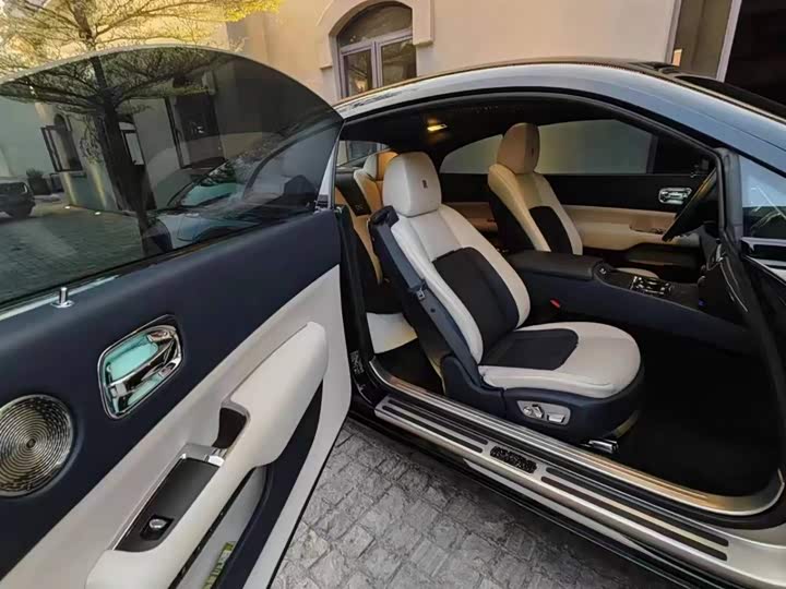 Фото 7 - Rolls-Royce Wraith