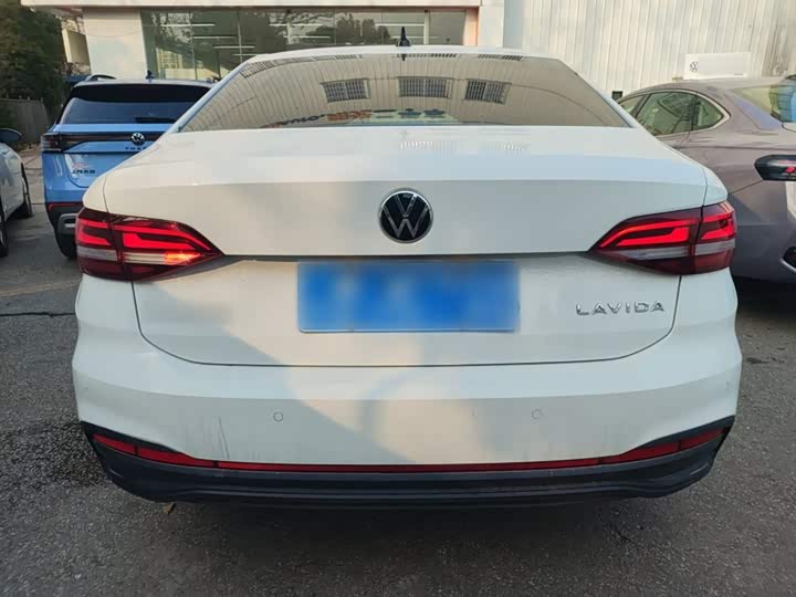 Фото 6 - Volkswagen Lavida