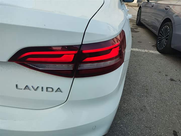 Фото 8 - Volkswagen Lavida