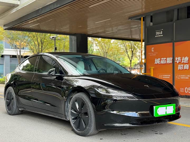 Фото 2 - Tesla Model 3