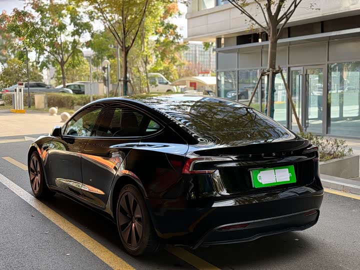 Фото 3 - Tesla Model 3