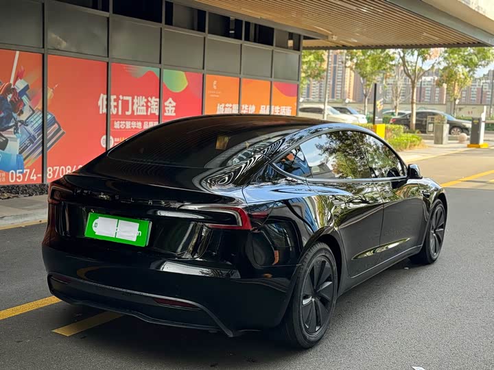 Фото 9 - Tesla Model 3