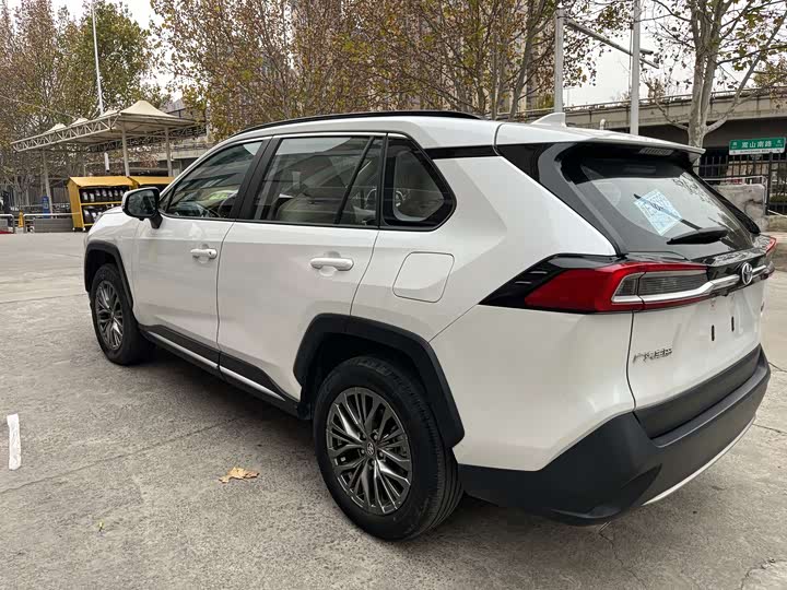 Фото 2 - Toyota Wildlander