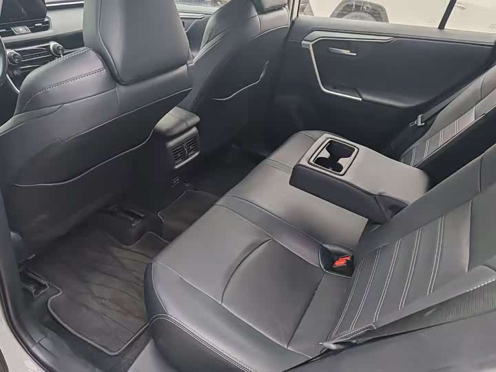 Фото 6 - Toyota Wildlander