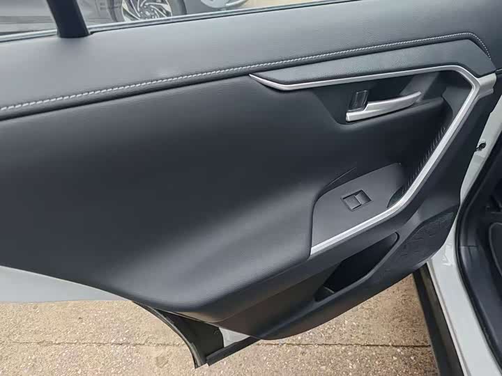 Фото 7 - Toyota Wildlander