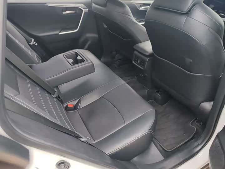 Фото 8 - Toyota Wildlander