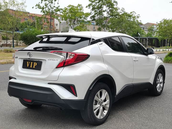 Фото 4 - Toyota Izoa