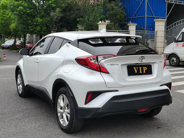 Фото 8 - Toyota Izoa