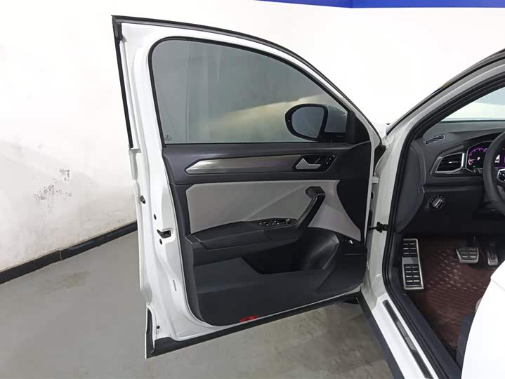 Фото 7 - Volkswagen T-Roc