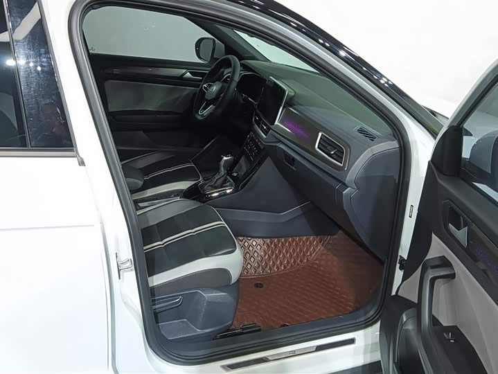 Фото 8 - Volkswagen T-Roc