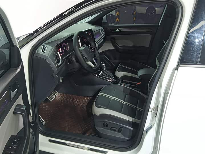 Фото 9 - Volkswagen T-Roc